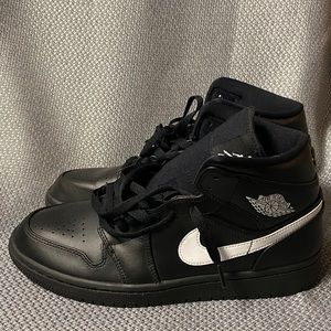 Jordan 1 Mid Men’s size 8.5